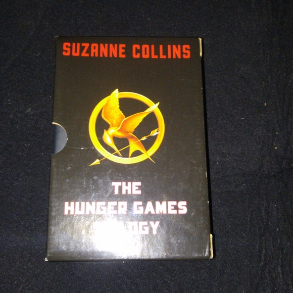 The Hunger Games Trilogy - Picture 5 of 6